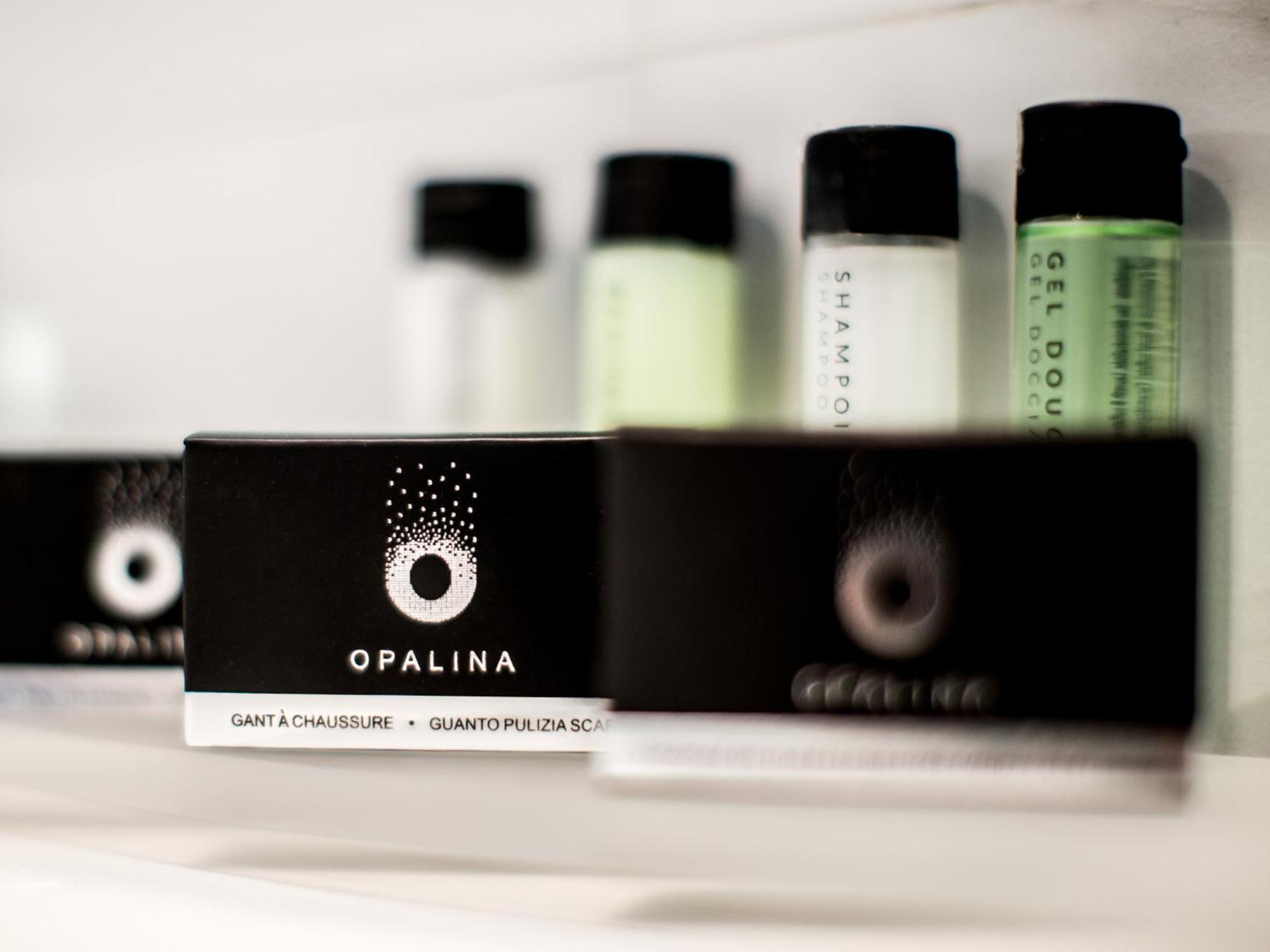 Otl Gouverneur Chicoutimi Kültér fotó Opalina products