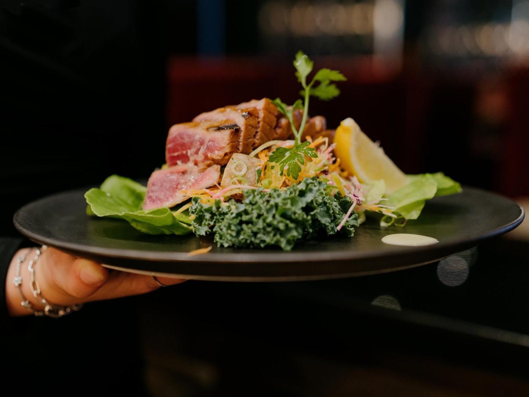 Otl Gouverneur Chicoutimi Kültér fotó A salad
