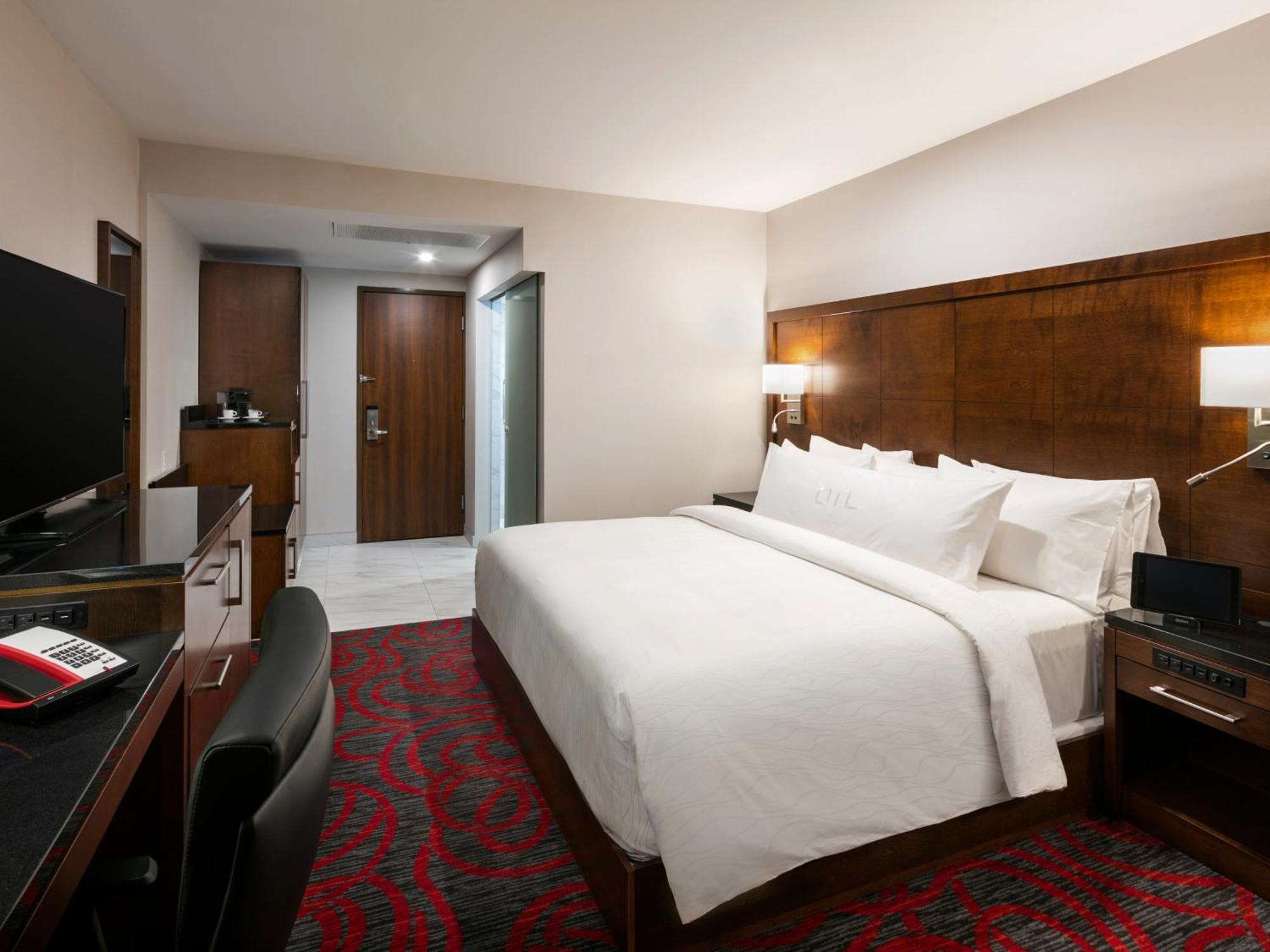 Otl Gouverneur Chicoutimi Kültér fotó A guest room at the hotel
