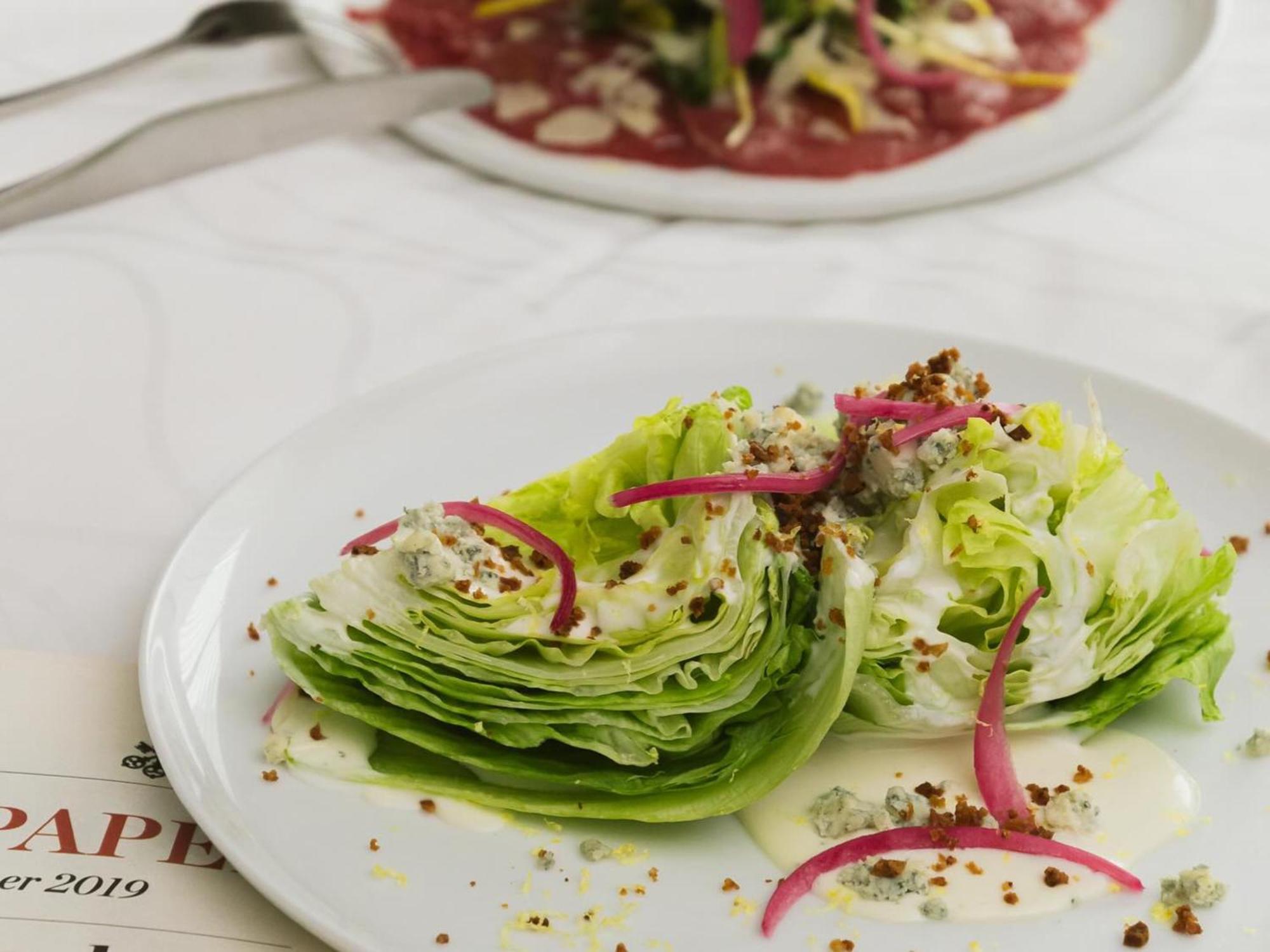 Otl Gouverneur Chicoutimi Kültér fotó A wedge salad