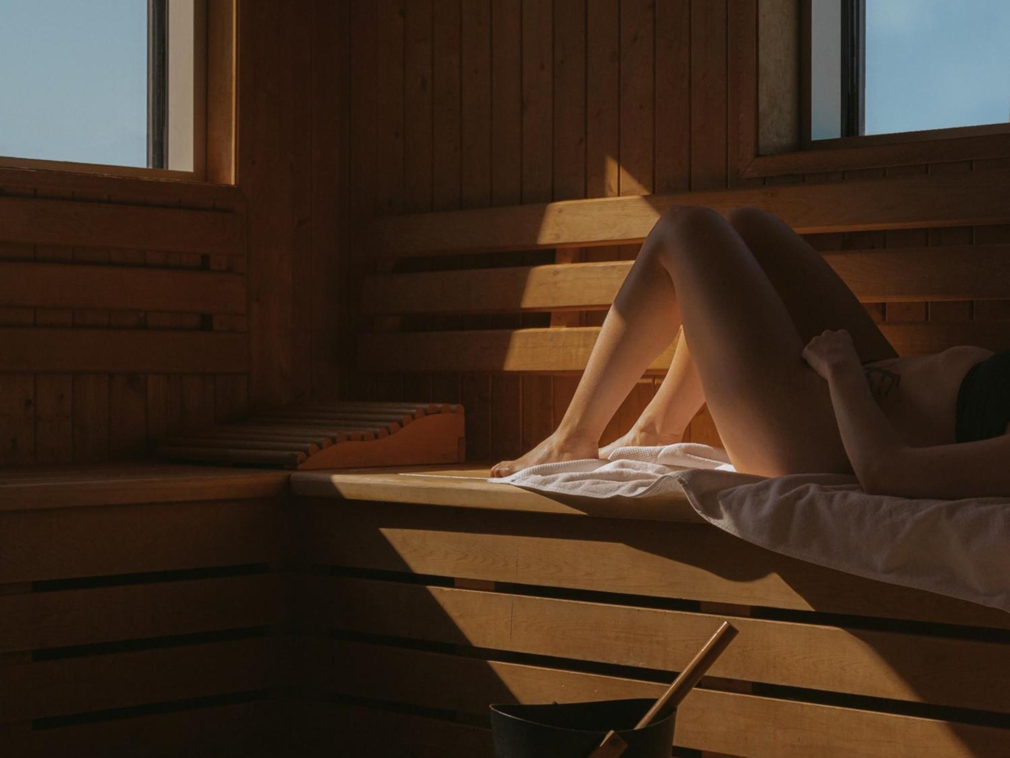 Otl Gouverneur Chicoutimi Kültér fotó Sauna bathing